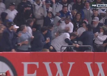 Navijač Yankeesa otkriva zašto je odbio isplatu od 100.000 dolara nakon što je uhvatio povijesnog Homera Svjetskog prvenstva