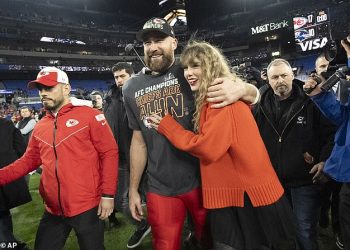 Nema traga od Taylor Swift dok je Travis Kelce domaćin rođendanske humanitarne priredbe zajedno sa svojom obitelji i suigračima iz Chiefsa, uključujući Patricka Mahomesa