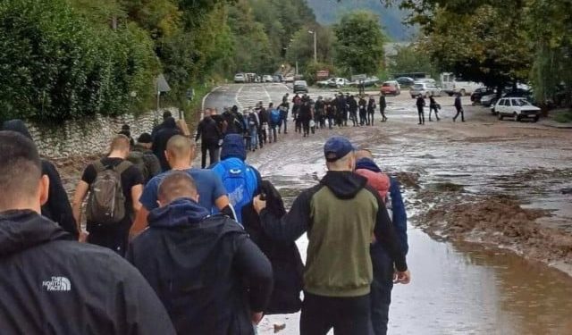 ORGANIZIRANA POMOĆ IZ MOSTARA Veća grupa navijača Veleža pomaže na području Jablanice