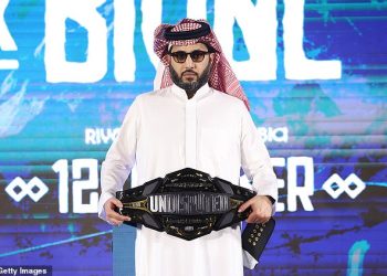 OTKRIVENO: Dmitry Bivol ĆE dobiti svoju priliku osvetiti se za svoj kontroverzni poraz od Artura Berterbieva dok Turki Alalshikh donosi zapanjujuće otkriće nakon oštre borbe