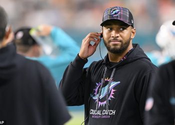 OTKRIVENO: Tua Tagovailoa ĆE ponovno igrati za Dolphinse ove sezone jer NFL insajder zadirkuje datum povratka – unatoč pozivima da se QB povuče nakon potresa mozga