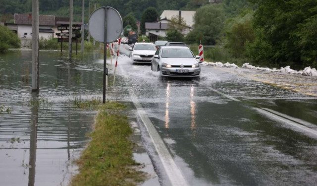 OZBILJNO STANJE Bujice i odroni u Jablanici i Konjicu, stanovništvo ugroženo, ima i nestalih