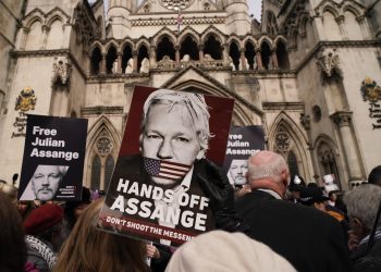 Otac Assangea zahvaljuje Putinu na podršci njegovom sinu
