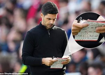 Otkriveno: Što je zapisano u bilježnici Mikela Artete o ‘mračnim umjetnostima’ nakon što je šef Arsenala uočen kako provjerava taktiku tijekom pobjede nad Southamptonom