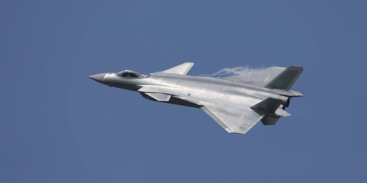 Ovaj nevidljivi kineski lovac postao je velika prijetnja čuvenom američkom F-22 Raptoru