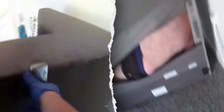 POGLEDAJTE: Osumnjičenik otkriven kako se skriva u kauču na policijskoj kameri dok je služio nalog za uhićenje