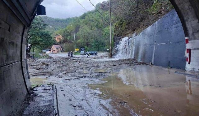 POSLJEDICE NEVREMENA Vlada HNŽ traži helikopter za spašavanje djeteta u Jablanici, ima ljudskih žrtava