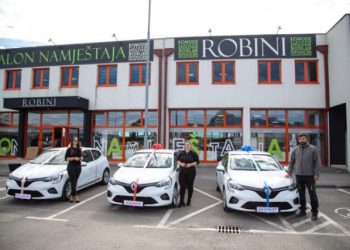 PROSLAVILI USPJEH TVRTKE Direktor iz BiH nagradio troje radnika novim automobilima