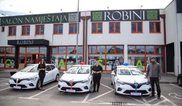 PROSLAVILI USPJEH TVRTKE Direktor iz BiH nagradio troje radnika novim automobilima