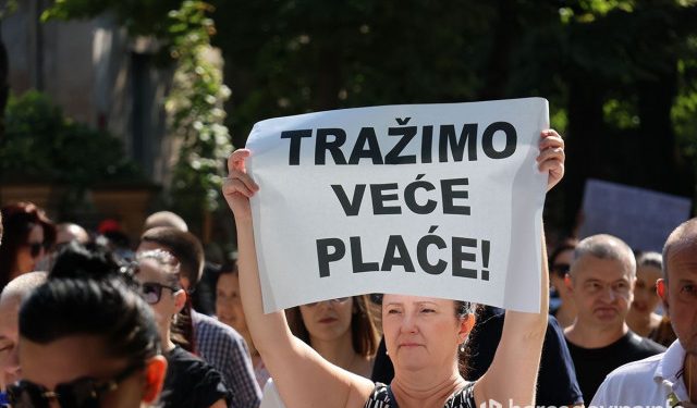 PROSVJED UMJESTO DANA UČITELJA Sindikati osnovnih i srednjih škola HNŽ te mostarskog Sveučilišta izlaze na ulice