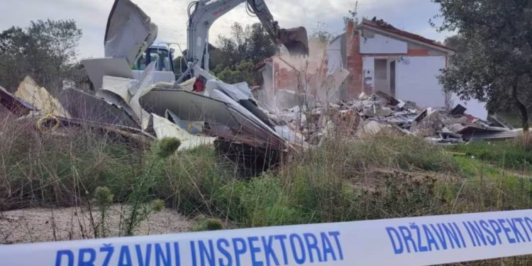 Padaju bespravni objekti po Istri!