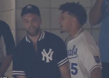 Patrick Mahomes urnebesno ismijava bivšeg suigrača Chiefsa na tribinama u obračunu Royals-Yankees