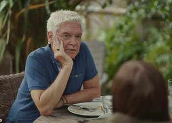 Phillipa Schofielda osudili su gledatelji koji inzistiraju na tome da ‘nije toliko grižljiv kao što tvrdi’ nakon što je navodno iskopao viralnu izjavu Holly Willoughby ‘jesi li dobro’