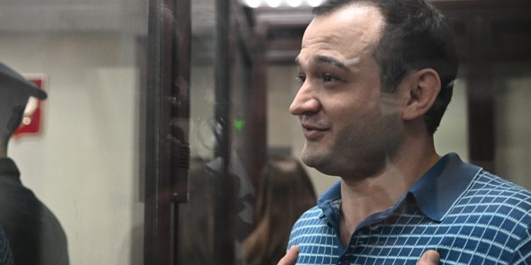 Policajac u zatvoru zbog primanja ‘najvećeg mita u ruskoj povijesti’ — RT Rusija i bivši Sovjetski Savez