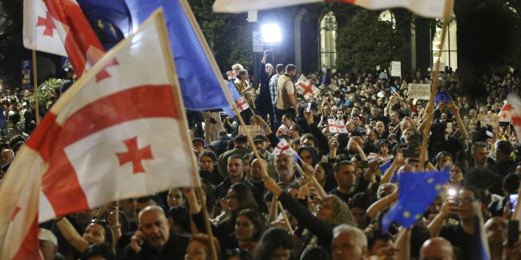 Politička kriza u Gruziji dok tisuće prosvjeduju: ‘Korištene su ruske taktike’