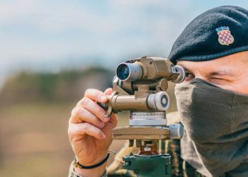 Predsjednik države članice NATO-a blokira trupe za misiju u Ukrajini — RT World News