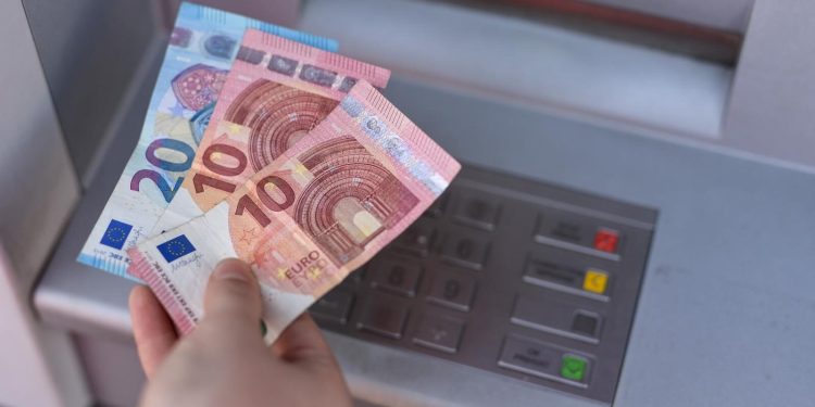 Primorac najavio da se ide u mijenjanje bankarskih naknada kod isplate plaće