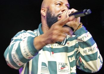 Rap senzacija Common započinje ekskluzivni Off The Record Party Daily Maila nevjerojatnom izvedbom na krovu