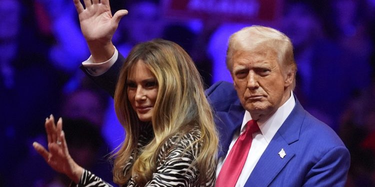 Rasistički govor na skupu kvari Trumpovu poruku, ali on postiže rezultate na podcastu Joea Rogana