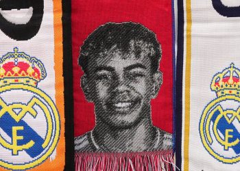 Real Madrid protiv Barcelone – La Liga: rezultati uživo, vijesti o momčadi i novosti dok se Kylian Mbappe pojavljuje u prvom El Clasicu za Los Blancos protiv informiranog streljačkog voda Hansija Flicka