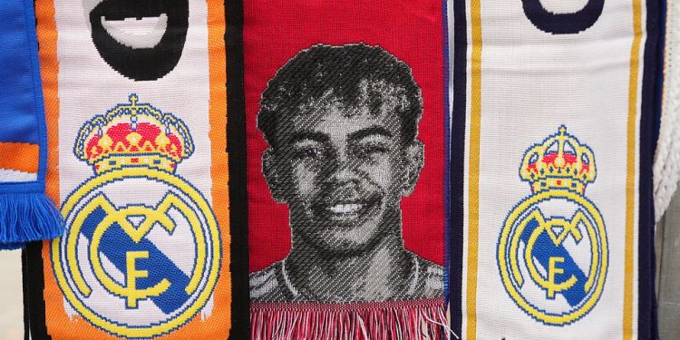 Real Madrid protiv Barcelone – La Liga: rezultati uživo, vijesti o momčadi i novosti dok se Kylian Mbappe pojavljuje u prvom El Clasicu za Los Blancos protiv informiranog streljačkog voda Hansija Flicka