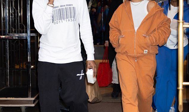 Rihanna i partner A$AP Rocky izašli su u NYC nakon što je pozirala u donjem rublju za svoju novu kampanju koja je bila puna pare