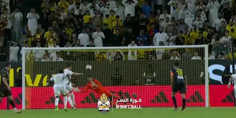 Ronaldo katastrofa! Promašio je penal u 96. minuti i udario navijača na tribinama