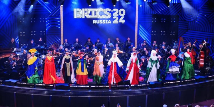 Rusija i Kina rade na rivalu za ‘Euroviziju’ – Putin — RT Entertainment