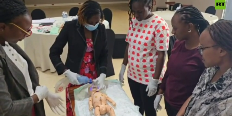 Rusija se bori protiv smrtnosti novorođenčadi u afričkoj državi (VIDEO) — RT Africa