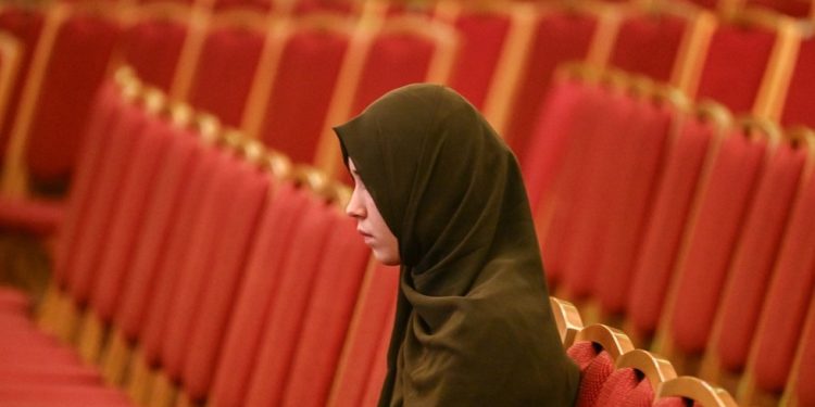 Ruska regija zabranjuje muslimanska pokrivala za glavu u školama — RT Rusija i bivši Sovjetski Savez