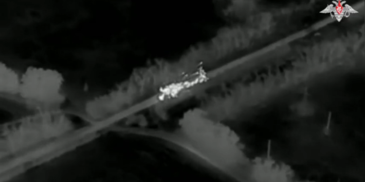 Ruski dron uništava oklop američke proizvodnje u Ukrajini – MORH (VIDEO) — RT Rusija i bivši Sovjetski Savez