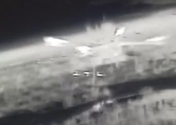 Ruski operateri bespilotnih letjelica koriste taktiku naleta protiv ukrajinskih bespilotnih letjelica (VIDEO) — RT Rusija i bivši Sovjetski Savez