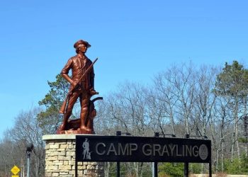 SAD optužuje kineske studente zbog putovanja u vojnu bazu — RT World News