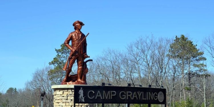 SAD optužuje kineske studente zbog putovanja u vojnu bazu — RT World News