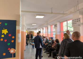 STOLAC STANDARDNO ZANIMLJIV Velika izlaznost obilježila prvi dio dana, na jednoj lokaciji promijenjen skener