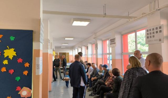 STOLAC STANDARDNO ZANIMLJIV Velika izlaznost obilježila prvi dio dana, na jednoj lokaciji promijenjen skener