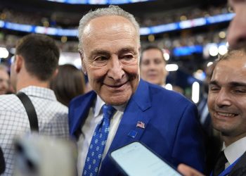 Schumer, Dems predizborno izvješće poziva birače da budu oprezni s ‘dezinformacijama’ o rezultatima