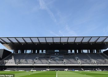 Šef Fulhama brani zamamne korporativne ulaznice od £12.000 na novoj tribini Riverside jer imaju navijače ‘poslovne klase’