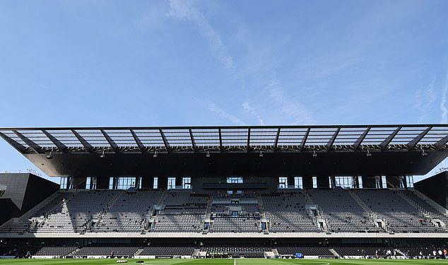 Šef Fulhama brani zamamne korporativne ulaznice od £12.000 na novoj tribini Riverside jer imaju navijače ‘poslovne klase’