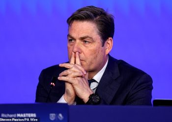 Šef Premier lige Richard Masters upozorava klubove da neće biti ‘brzog rješenja’ za svađu oko sponzorstva nakon što je pravna bitka Man Cityja izazvala građanski rat… dok šefovi obećavaju da će ‘uzeti potrebno vrijeme’ unatoč početnoj optimističnoj reakciji