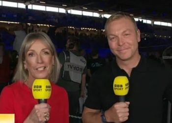 Sir Chris Hoy pojavio se prvi put u javnosti nakon dijagnoze terminalnog raka dok se legendarni olimpijac pojavljuje kao stručnjak za BBC za biciklistički događaj u Danskoj