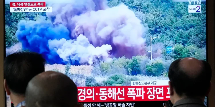 Sjeverna Koreja diže u zrak dijelove međukorejskih cestovnih i željezničkih veza u simboličnom iskazu bijesa