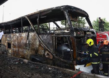 Školski autobus izgorio je u plamenu izvan Bangkoka, strahuje se da je gotovo dvadeset mrtvih