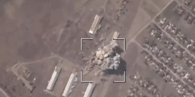 Snažna ruska bomba uništila ukrajinsko skladište streljiva – MOD (VIDEO) — RT Rusija i bivši Sovjetski Savez