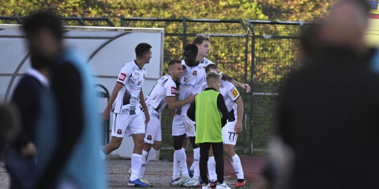 Sportske novosti – Nezaposleni treneri namirisali su krv i novi otkaz u SHNL-u, pa razočarani otišli sa stadiona