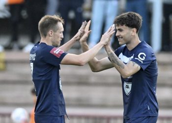 Sportske novosti – Osijek pobijedio mađarskog drugoligaša, veznjak Bijelo-plavih zaplakao, a onda zabio gol