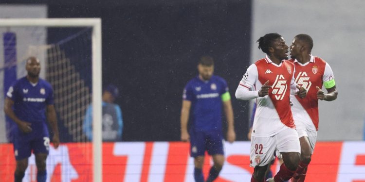 Sportske novosti – UŽIVO/VIDEO: Drama u završnici, Petković tražio penal, sudac dao loptu Francuzima, Bjelica požutio