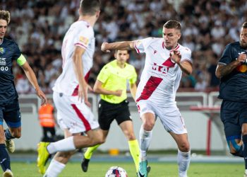 Sportske novosti – Zrinjski teško poražen, navijači izviždali Splićanina, trener ga izvadio u poluvremenu