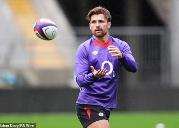 Steve Borthwick opovrgava opasnost od odabira Henryja Sladea dok glavni trener Engleske bira momčad koja će se u subotu suočiti s All Blacksima na otvaranju jesenske serije