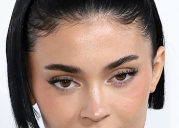 Što je Kylie Jenner sada učinila svom licu? Reality zvijezda otkriva zategnuti novi izgled na CFDA Fashion Awards